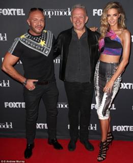 Jennifer Hawkins feet photo thumbnail