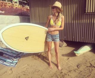 Jennifer Hawkins feet photo thumbnail