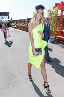 Jennifer Hawkins feet photo thumbnail