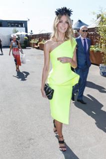 Jennifer Hawkins feet photo thumbnail