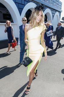 Jennifer Hawkins feet photo thumbnail