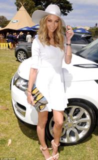 Jennifer Hawkins feet photo thumbnail