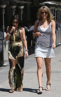 Jennifer Hawkins feet photo thumbnail