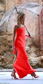 Jennifer Hawkins feet photo thumbnail