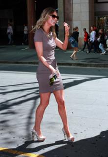 Jennifer Hawkins feet photo thumbnail