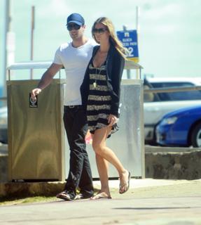 Jennifer Hawkins feet photo thumbnail