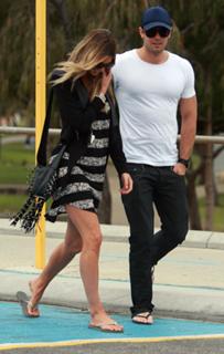 Jennifer Hawkins feet photo thumbnail