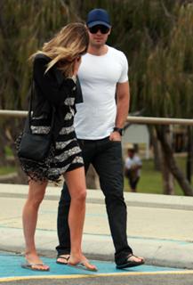 Jennifer Hawkins feet photo thumbnail