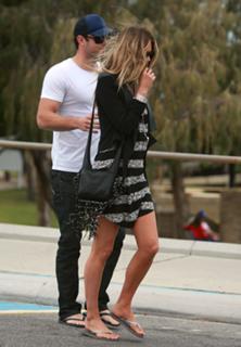 Jennifer Hawkins feet photo thumbnail