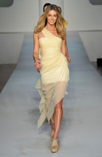 Jennifer Hawkins feet photo thumbnail