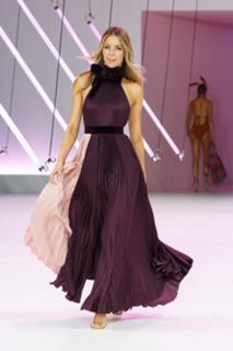 Jennifer Hawkins feet photo thumbnail