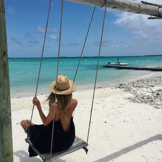 Jennifer Hawkins feet photo thumbnail