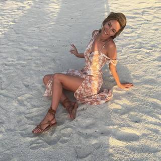 Jennifer Hawkins feet photo thumbnail