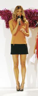 Jennifer Hawkins feet photo thumbnail