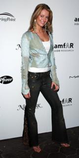 Jennifer Hawkins feet photo thumbnail