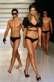 Jennifer Hawkins feet photo thumbnail