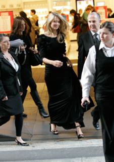 Jennifer Hawkins feet photo thumbnail