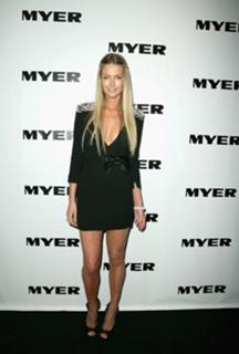 Jennifer Hawkins feet photo thumbnail