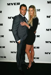 Jennifer Hawkins feet photo thumbnail