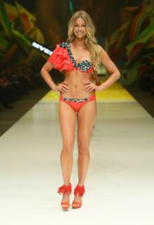 Jennifer Hawkins feet photo thumbnail