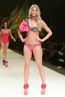 Jennifer Hawkins feet photo thumbnail