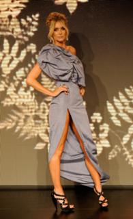 Jennifer Hawkins feet photo thumbnail