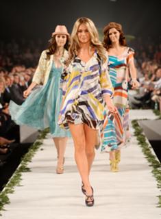 Jennifer Hawkins feet photo thumbnail