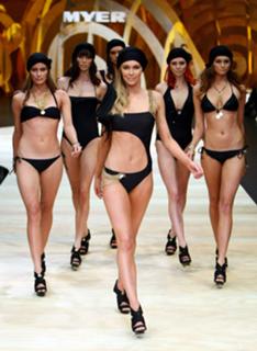 Jennifer Hawkins feet photo thumbnail