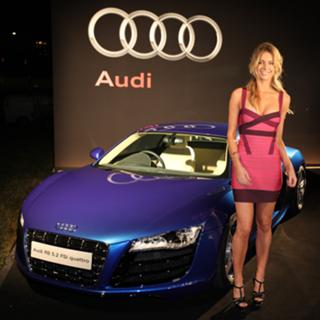 Jennifer Hawkins feet photo thumbnail