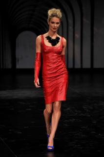 Jennifer Hawkins feet photo thumbnail