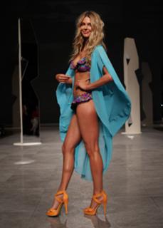 Jennifer Hawkins feet photo thumbnail