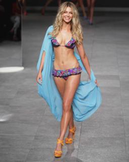 Jennifer Hawkins feet photo thumbnail