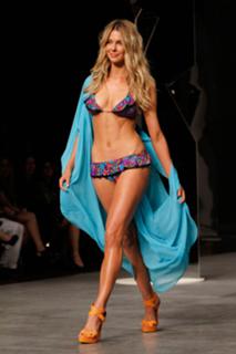 Jennifer Hawkins feet photo thumbnail