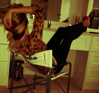 Jennifer Hawkins feet photo thumbnail