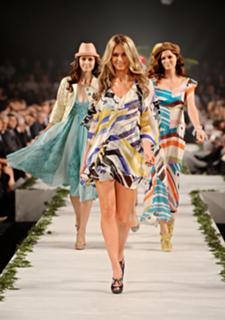 Jennifer Hawkins feet photo thumbnail