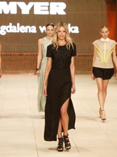 Jennifer Hawkins feet photo thumbnail