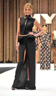 Jennifer Hawkins feet photo thumbnail