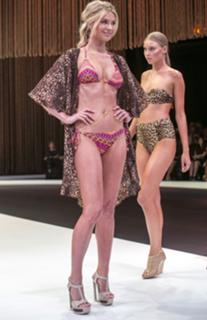 Jennifer Hawkins feet photo thumbnail