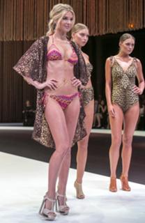 Jennifer Hawkins feet photo thumbnail