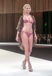 Jennifer Hawkins feet photo thumbnail