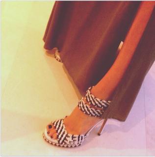 Jennifer Hawkins feet photo thumbnail