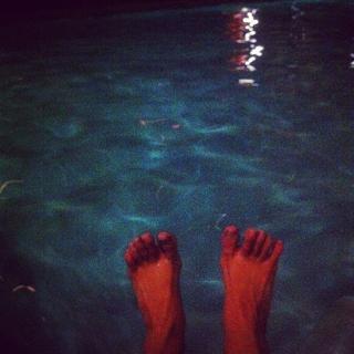 Jennifer Holland feet photo thumbnail