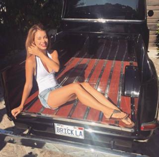 Jennifer Holland feet photo thumbnail