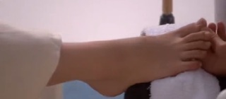 Jennifer Holland feet photo thumbnail