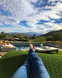 Jennifer Holland feet photo thumbnail