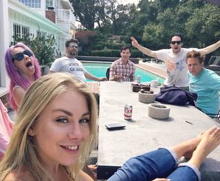 Jennifer Holland feet photo thumbnail