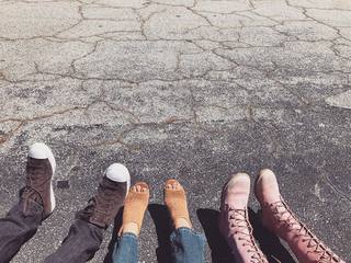 Jennifer Holland feet photo thumbnail