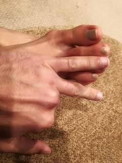 Jennifer Holland feet photo thumbnail