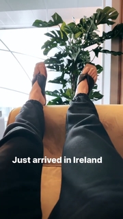 Jennifer Holland feet photo thumbnail
