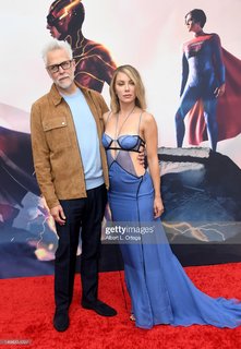 Jennifer Holland feet photo thumbnail